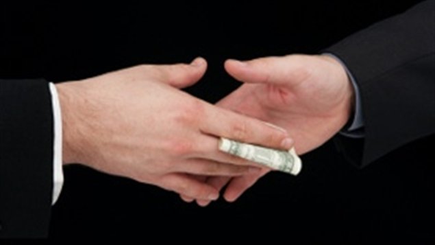 湖北巴东县300万工程项目 商人送礼就花120万