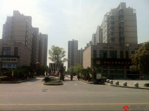 无锡新区楼盘开发商失联 数百买家陷窘境_凤