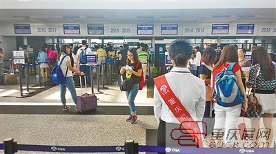 姑娘报案丢了5个苹果 机场民警找半天原是5个