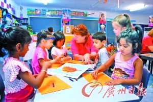 澳大利亚公民还有权利登记其25岁以下、在海外出生的孩子，以嫡传的方式成为澳大利亚公民。