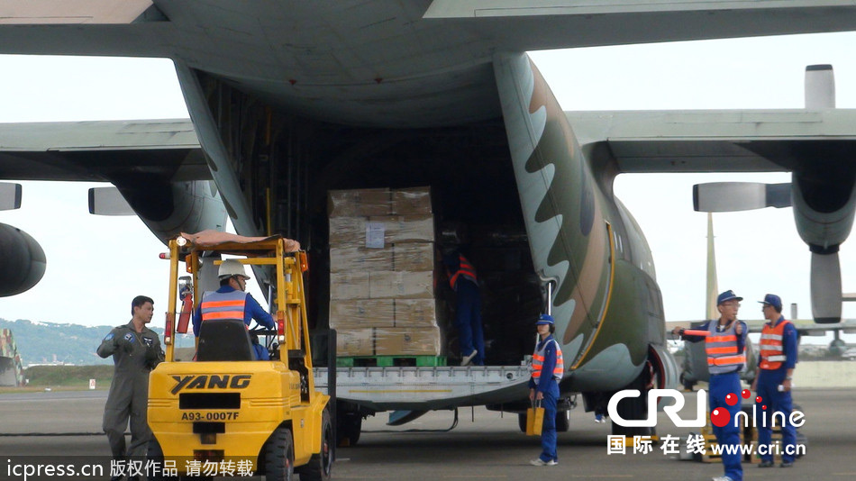 台风海燕重创菲律宾 台湾援助20万美元99吨