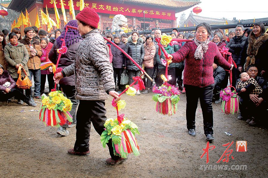 实拍河南淮阳太昊陵二月会 首日客流量突破2