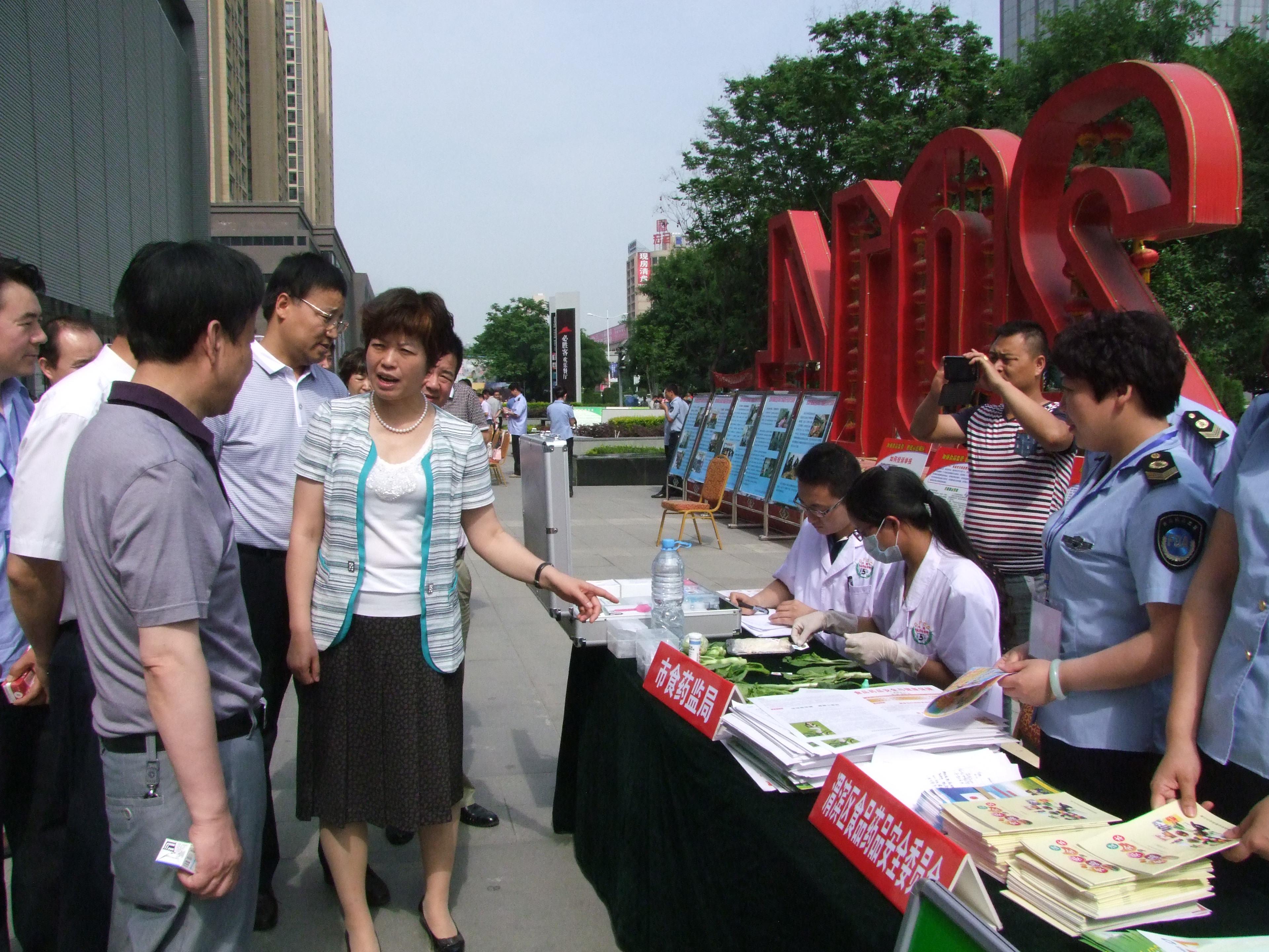 宝鸡市政府副市长刘桂芳亲自闻讯