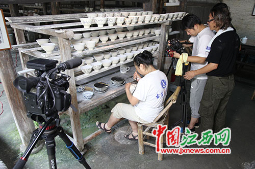 《景德镇传统制瓷技艺》结束老艺人传统手工制