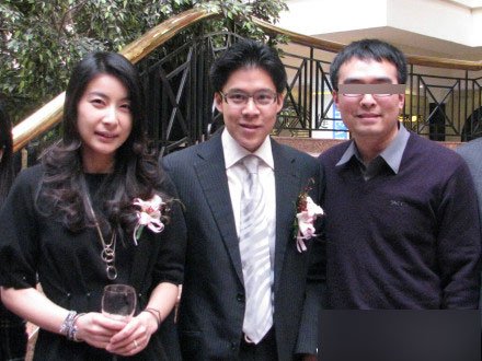 霍启刚郭晶晶传婚变后共同亮相秀爱击碎谣言
