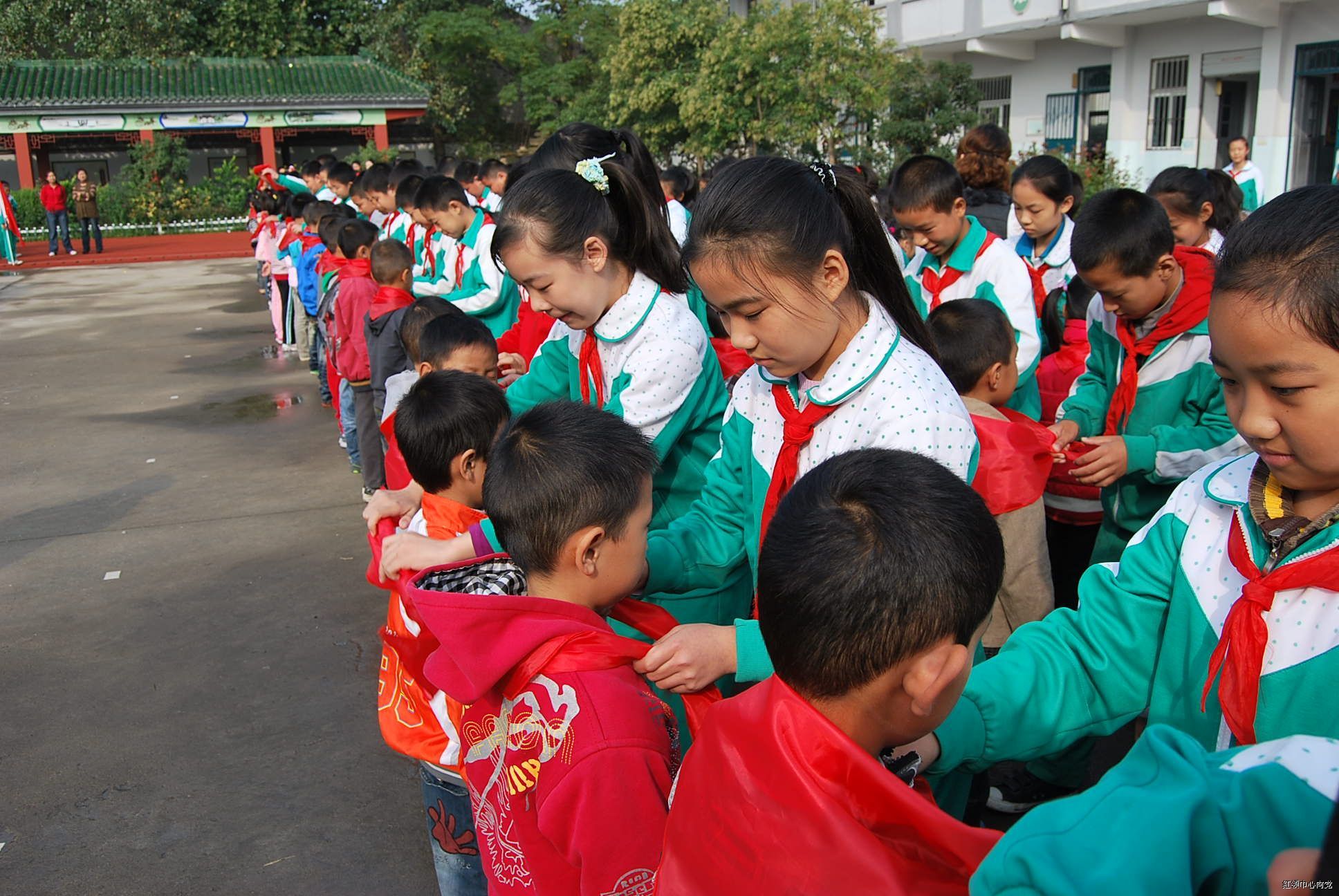 香港内地生:我戴过红领巾 可我也不是怪兽