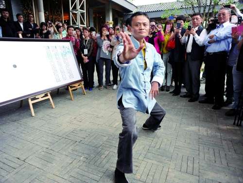今年5月，太极禅苑在杭州西溪揭牌，马云现场表演太极拳