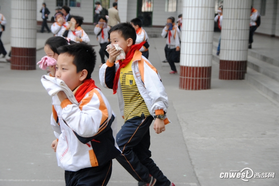 消防演练学校 小学生 rdn_514d0193c749f.jpg