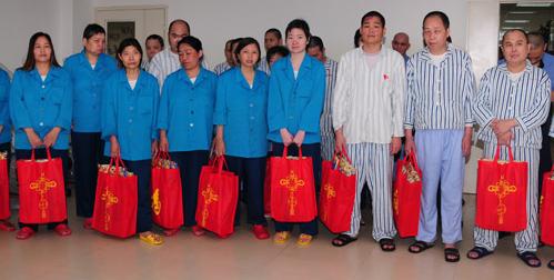 南普陀寺慈善会看望厦门仙岳医院精神患者