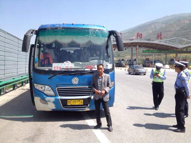 准驾不符开大客 罚款处罚又记分