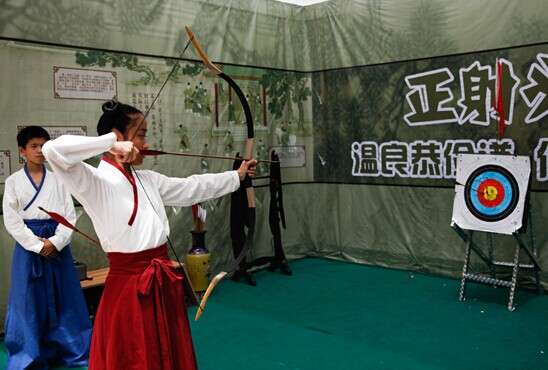 天桥区首届中小学中华传统文化节开幕学生亮“绝活儿”