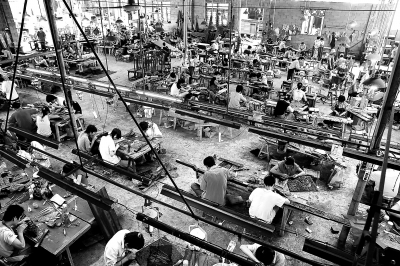 仙游当地红木家具企业里熟练工人一天的工资已涨到了200-300元