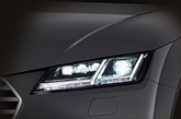 Headlamp for Audi TT3
汽车前灯的形状对整辆车的造型起到了决定性的作用，这款奥迪 TT3 前灯使用的是一个没有炫光反应的远光灯，并且可以通过挡风玻璃后面的光感摄像头进行开启，非常的智能。炫酷的奥迪配上炫酷的前灯，谁会不心动？