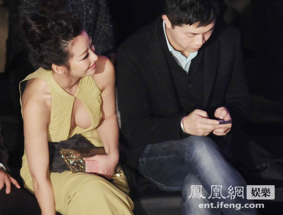 陈紫函开胸装图片