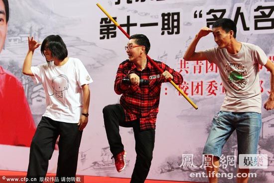 54岁六小龄童现场舞金箍棒宝刀未老(图)