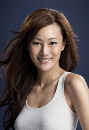 曝港姐候选人靓照造假 塞10块肉垫丰胸(图)