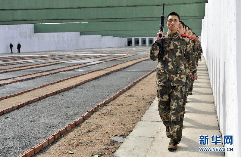 边防特种部队新兵训练第一天多数从大学直接入