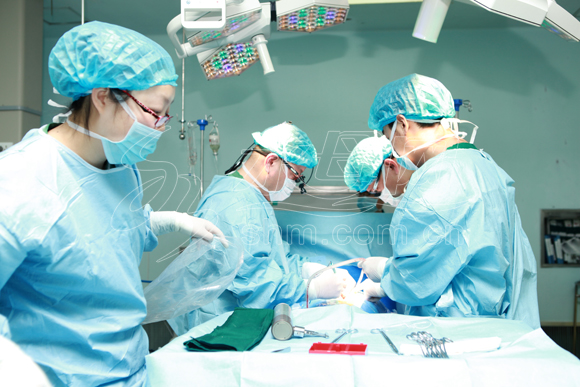 烟台<em>少女心脏</em>现裂缝 医生冻停心脏手术(图)_