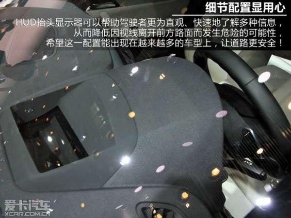 宝马x4还配有彩色抬头显示器