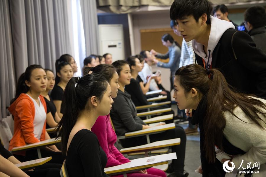 表演专业的学校有哪些 rdn_5508d47078c65.jpg