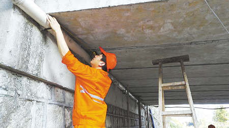 烈日下的&ldquo;橋梁醫生&rdquo;