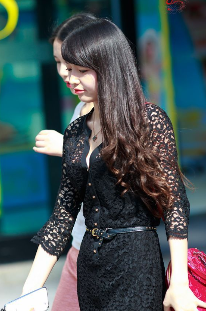 重庆<em>美女</em>性感街拍_<em>时尚频道</em>_凤凰网
