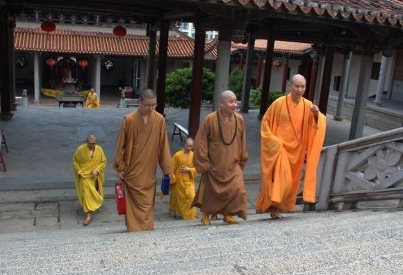 福建厦门南普陀寺方丈一行参访莆田梅峰寺