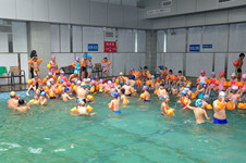 莲池学校游泳课