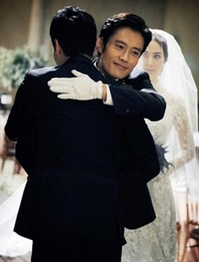 李秉宪妹妹李恩熙婚礼现场图曝光 上千宾客道