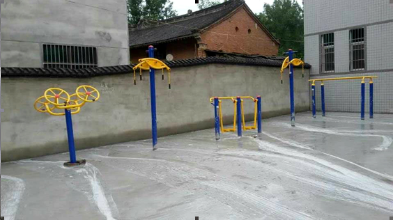 村里健身器材缺配件无法安装 群众求助热线帮