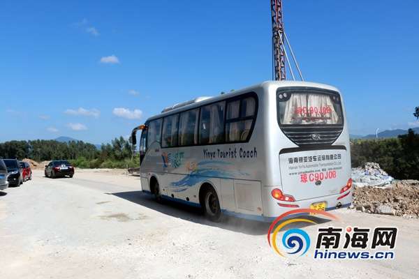 三亚多部门联合行动 两黑导被拘5天 游客点赞