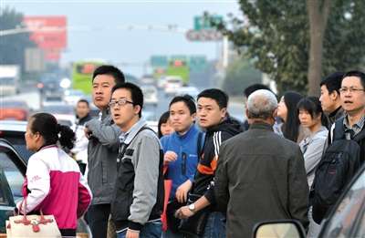 北京上班族河北燕郊安家 早晨上班5点出门