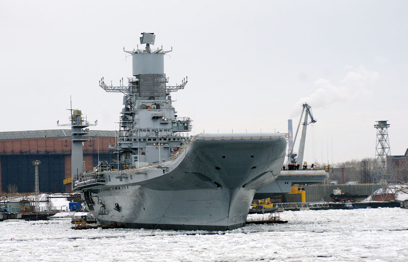 印度二手航母维克拉<em>玛蒂亚</em>号离锚位进行消磁