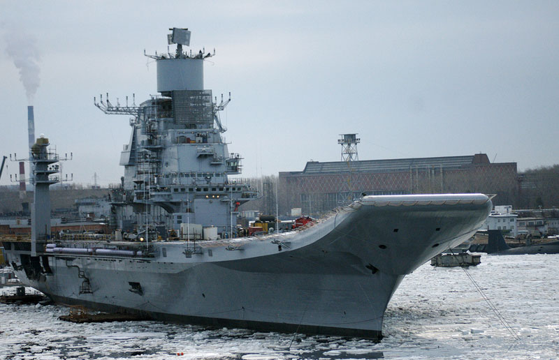 印度二手航母维克拉<em>玛蒂亚</em>号离锚位进行消磁