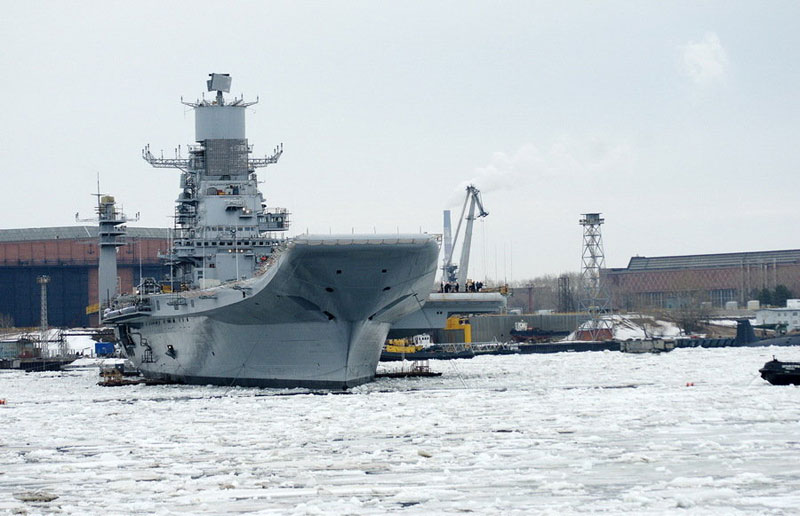 印度二手航母维克拉<em>玛蒂亚</em>号离锚位进行消磁