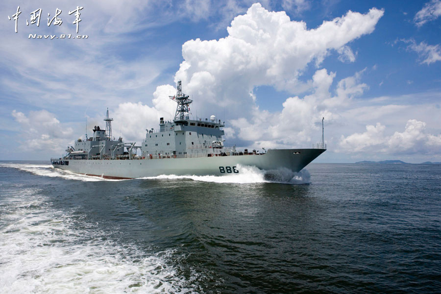 建造,专门为南沙换班补给量身定造的新型综合补给舰——抚仙湖舰列装