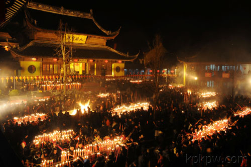 佛教协会:不赞成在网络平台公开拍卖寺院头香