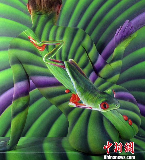 <em>艺术</em>家创作最牛<em>人体</em>彩绘 裸女与风景完美交融
