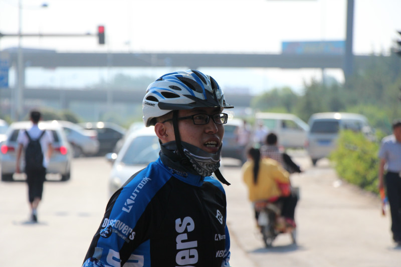 兔子，男，25岁，技术员，累计里程：15000km ，2013年3月份开始接触骑行，最远的一条线是济南-潍坊，他一直倡导安全骑行和科学骑行。