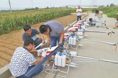 林州农民张晓宁组无人机团队大赚“飞来财”