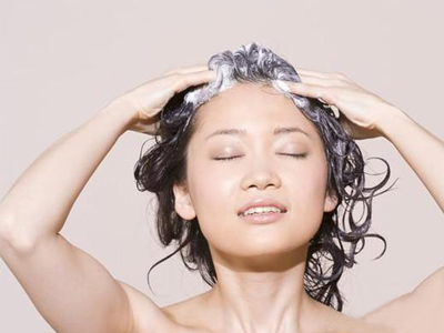 洗护要分开 <em>头发</em>健康<em>亮泽</em>不再分叉_山东频道_