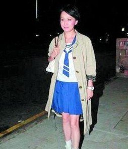 女星扮嫩绝招：王菲扎麻花辫 刘嘉玲穿校服(图)