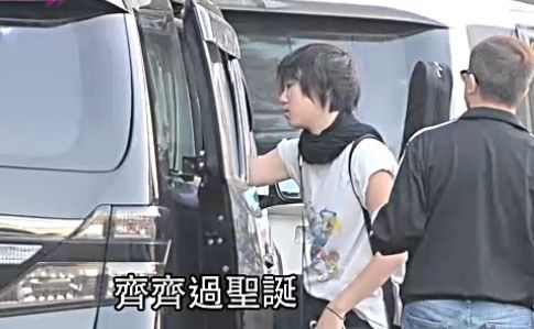 港媒：王菲离婚2月心情仍低落 大女儿停课陪伴(图)