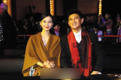 吴奇隆赞刘诗诗漂亮 表示会公开婚期