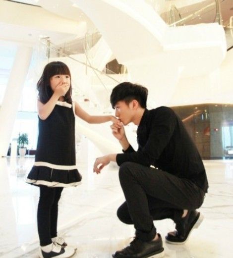 <em>广州</em>18岁年龄差兄妹走红 哥哥帅妹妹萌_天极<em>网</em>