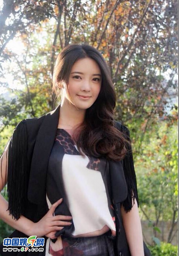 曝陈思成"出轨门"女主张璇最全私照 性感抢眼出镜