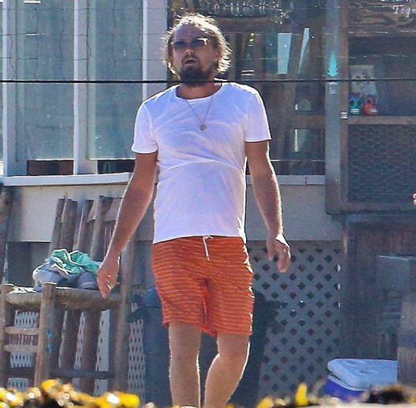 莱昂纳多蓄须发福游玩被拍 邋遢造型似杰克-尼科尔森_海南频道_凤凰网