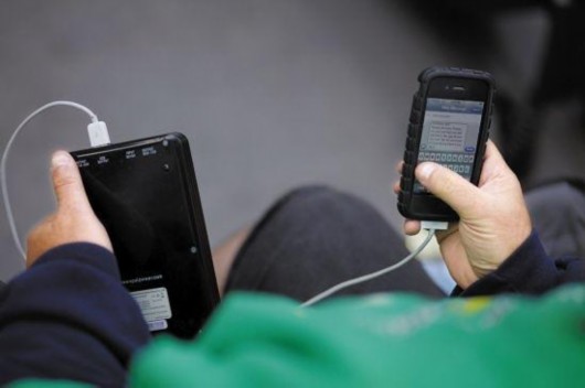 民航局规定:旅客每人最多携带两个充电宝乘机