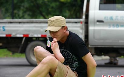明星家族的2天1夜花絮 安宰贤贴心护菲儿感情