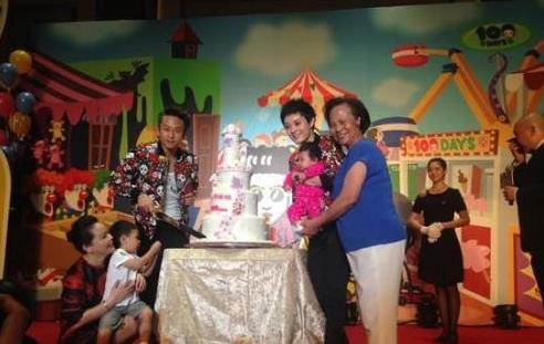 <em>邓超微博</em>称摸黑偷看小花被撞 网友调侃:人格分